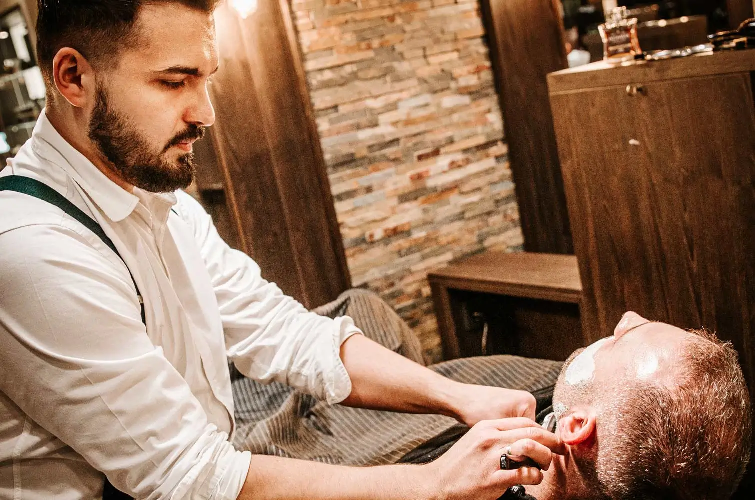 Maske und Bart – wie soll das klappen? Tipps von Bart-Profi Behar