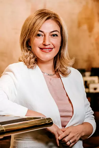 Nazilia – Beautician bei Eric:Barbier Hamburg